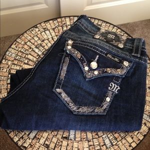Mid-Rise Easy Cropped Miss Me Jeans